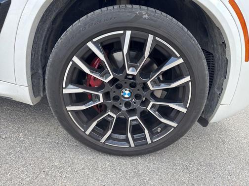 Mineral White Metallic 2024 BMW X5 xDrive40i