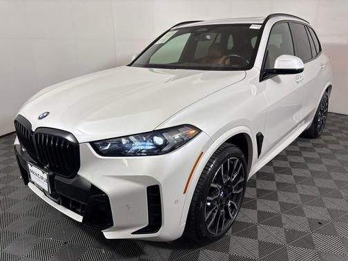 Mineral White Metallic 2024 BMW X5 xDrive40i
