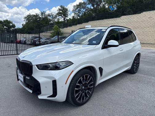 Mineral White Metallic 2024 BMW X5 xDrive40i