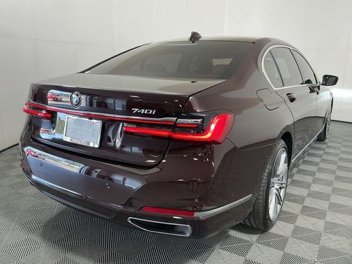 2020 BMW 740 740i