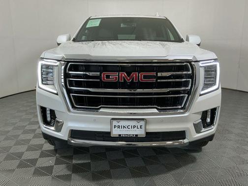 White Frost Tricoat 2023 GMC Yukon SLT