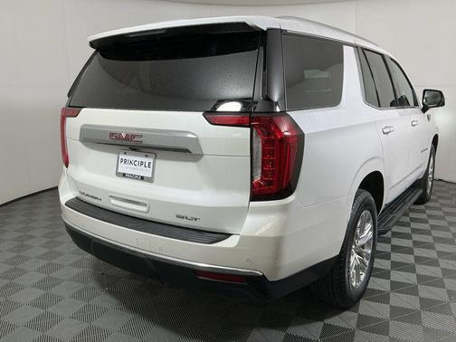 White Frost Tricoat 2023 GMC Yukon SLT