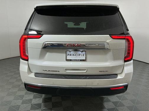 White Frost Tricoat 2023 GMC Yukon SLT