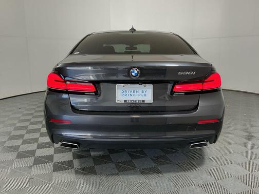 2022 BMW 530 i