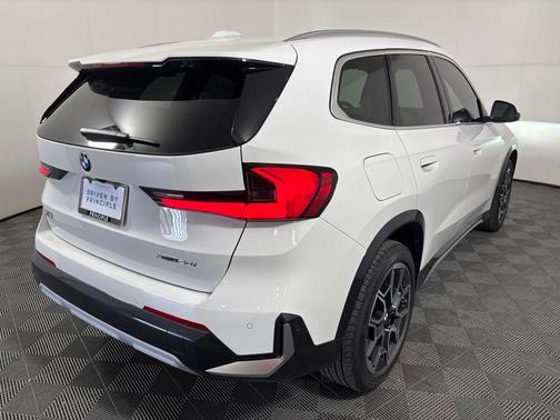 Alpine White 2026 BMW X1 xDrive28i