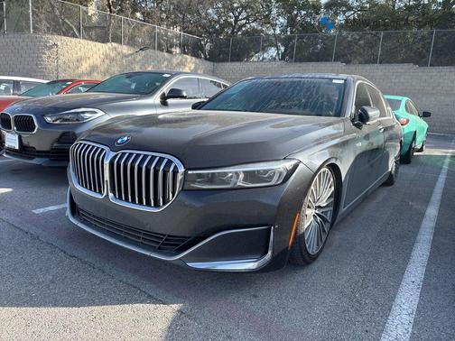 2020 BMW 740 740i