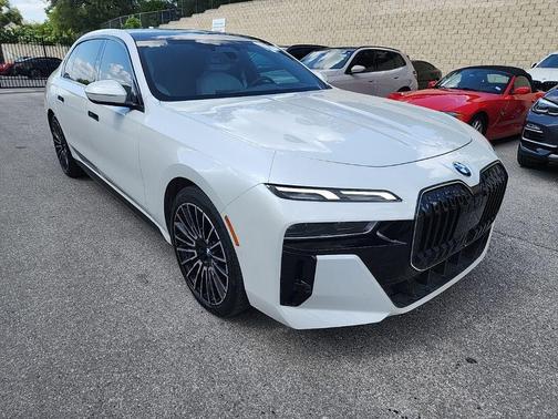 Mineral White Metallic 2025 BMW 760 xDrive