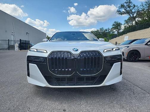Mineral White Metallic 2025 BMW 760 xDrive