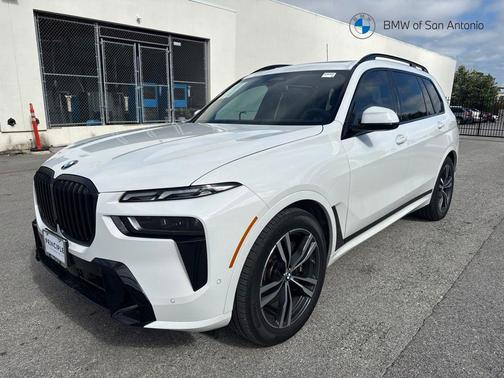 Alpine White 2026 BMW X7 xDrive40i