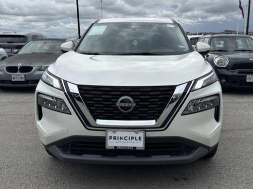Pearl White Tricoat 2023 Nissan Rogue SV