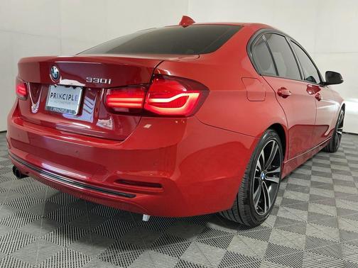 Melbourne Red Metallic 2018 BMW 330 330i