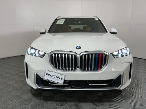 Alpine White 2024 BMW X5 xDrive40i