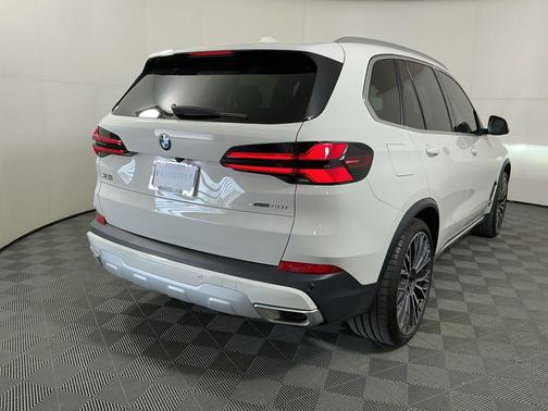 Alpine White 2024 BMW X5 xDrive40i