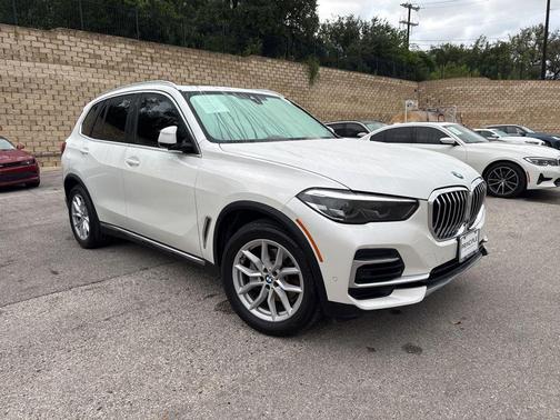 Mineral White Metallic 2022 BMW X5 xDrive40i