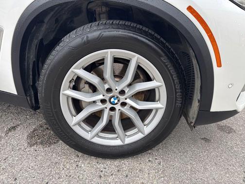Mineral White Metallic 2022 BMW X5 xDrive40i