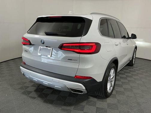 Mineral White Metallic 2022 BMW X5 xDrive40i