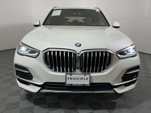 Mineral White Metallic 2022 BMW X5 xDrive40i