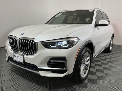 Mineral White Metallic 2022 BMW X5 xDrive40i