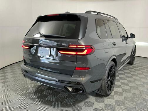 Dravit Grey Metallic 2027 BMW X7 xDrive40i