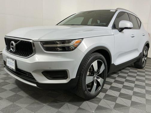 2020 Volvo XC40 T4 Momentum