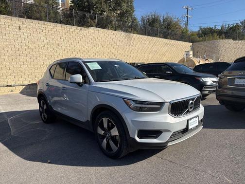 2020 Volvo XC40 T4 Momentum