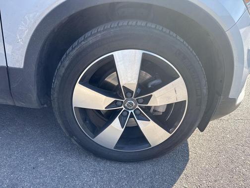 2020 Volvo XC40 T4 Momentum