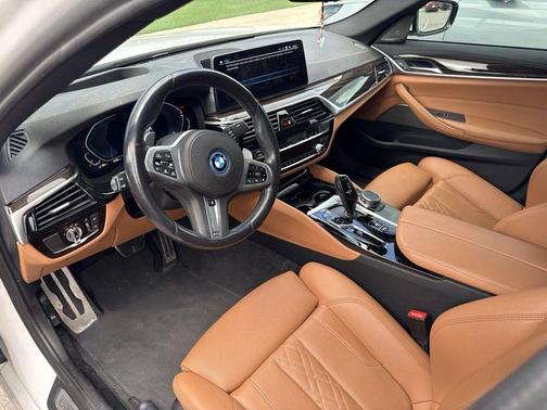 Alpine White 2023 BMW 530e Base