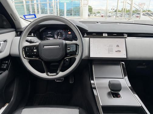 Ostuni Pearl White Metallic 2025 Land Rover Range Rover Velar P250 SE R-Dynamic