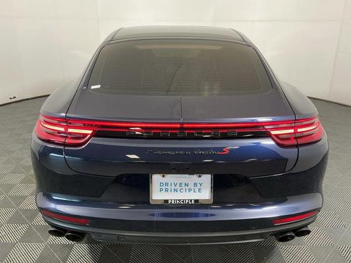2017 Porsche Panamera Turbo
