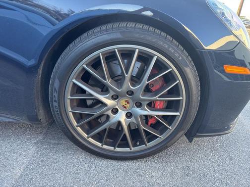 2017 Porsche Panamera Turbo