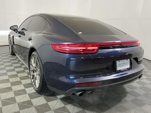 2017 Porsche Panamera Turbo