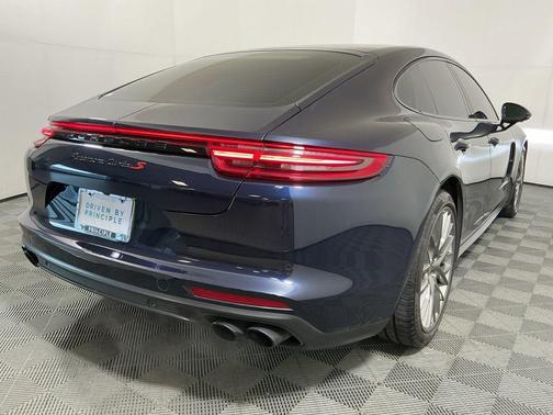 2017 Porsche Panamera Turbo