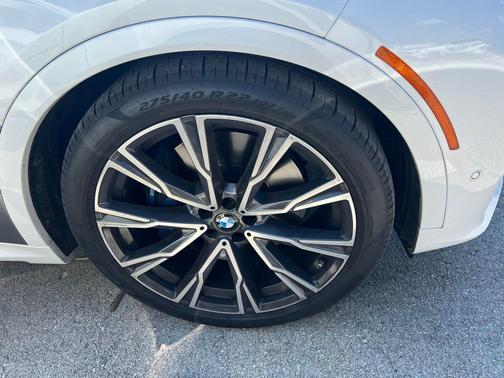 2021 BMW X7 M50i