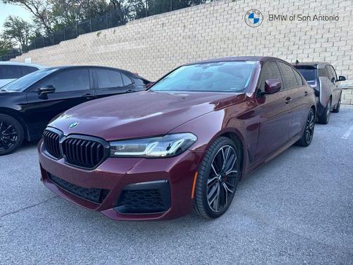 Aventurin Red Metallic 2023 BMW 540 i