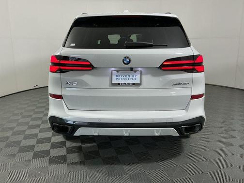 Alpine White 2024 BMW X5 xDrive40i