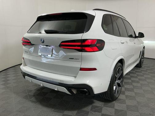 Alpine White 2024 BMW X5 xDrive40i