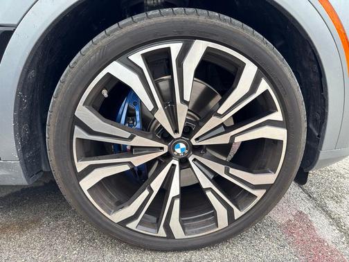Frozen Pure Grey Metallic 2025 BMW X7 M60i