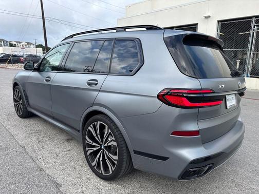 Frozen Pure Grey Metallic 2025 BMW X7 M60i