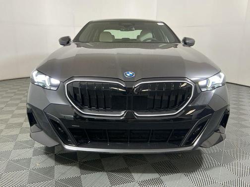 Dark Graphite Metallic 2026 BMW 550e xDrive