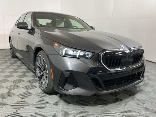 Dark Graphite Metallic 2026 BMW 550e xDrive