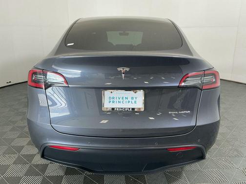 2022 Tesla Model Y Long Range Dual Motor All-Wheel Drive