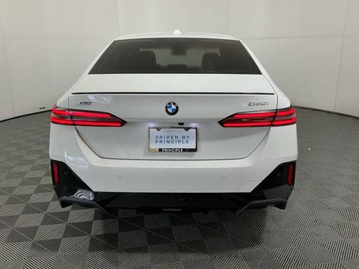 2026 BMW 530 i xDrive