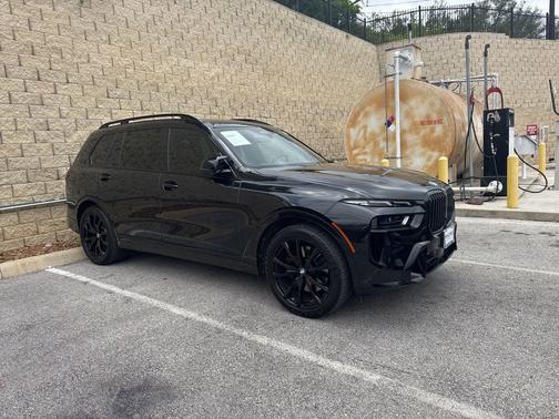 Black Sapphire Metallic 2023 BMW X7 M60i