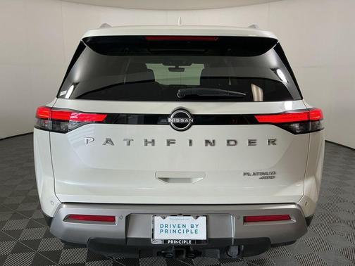 2023 Nissan Pathfinder Platinum 4WD