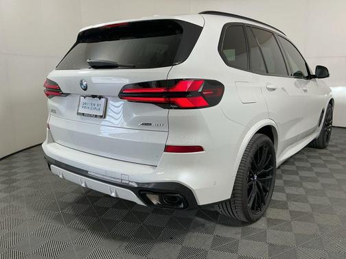 Mineral White Metallic 2026 BMW X5 xDrive40i