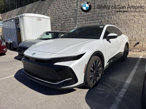 2023 Toyota Crown Platinum