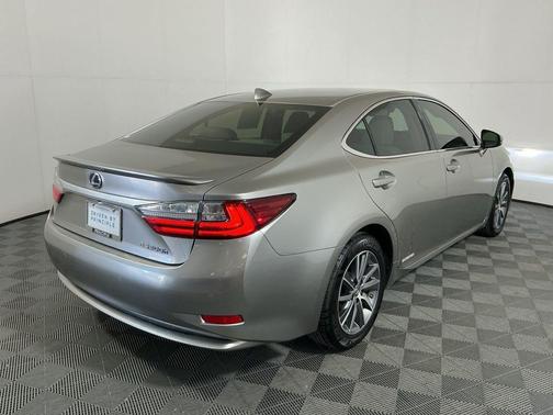 2017 Lexus ES 300h Base