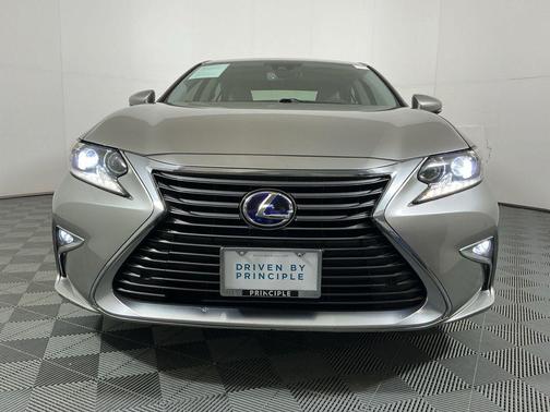2017 Lexus ES 300h Base