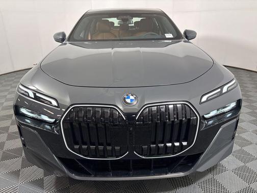 2025 BMW 760 xDrive