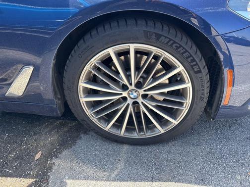 2019 BMW 530 530i